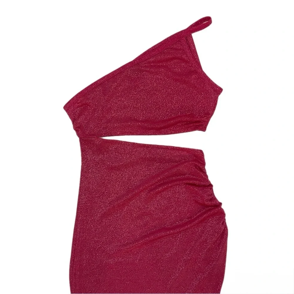 Chic One-Shoulder Red Dress - Picture 2 of 4